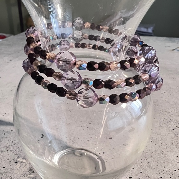 Handmade vintage beaded cuff in sparkling hues of purple and pink EUC - Picture 3 of 3